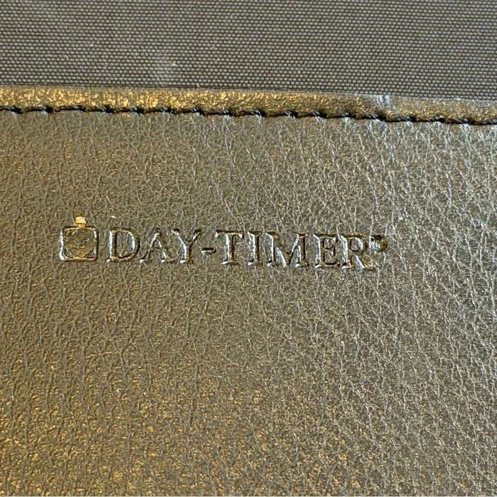 Day Timer Smooth Black Leather 7 Ring Planner Snap Close w/ Inserts 2000 Vintage